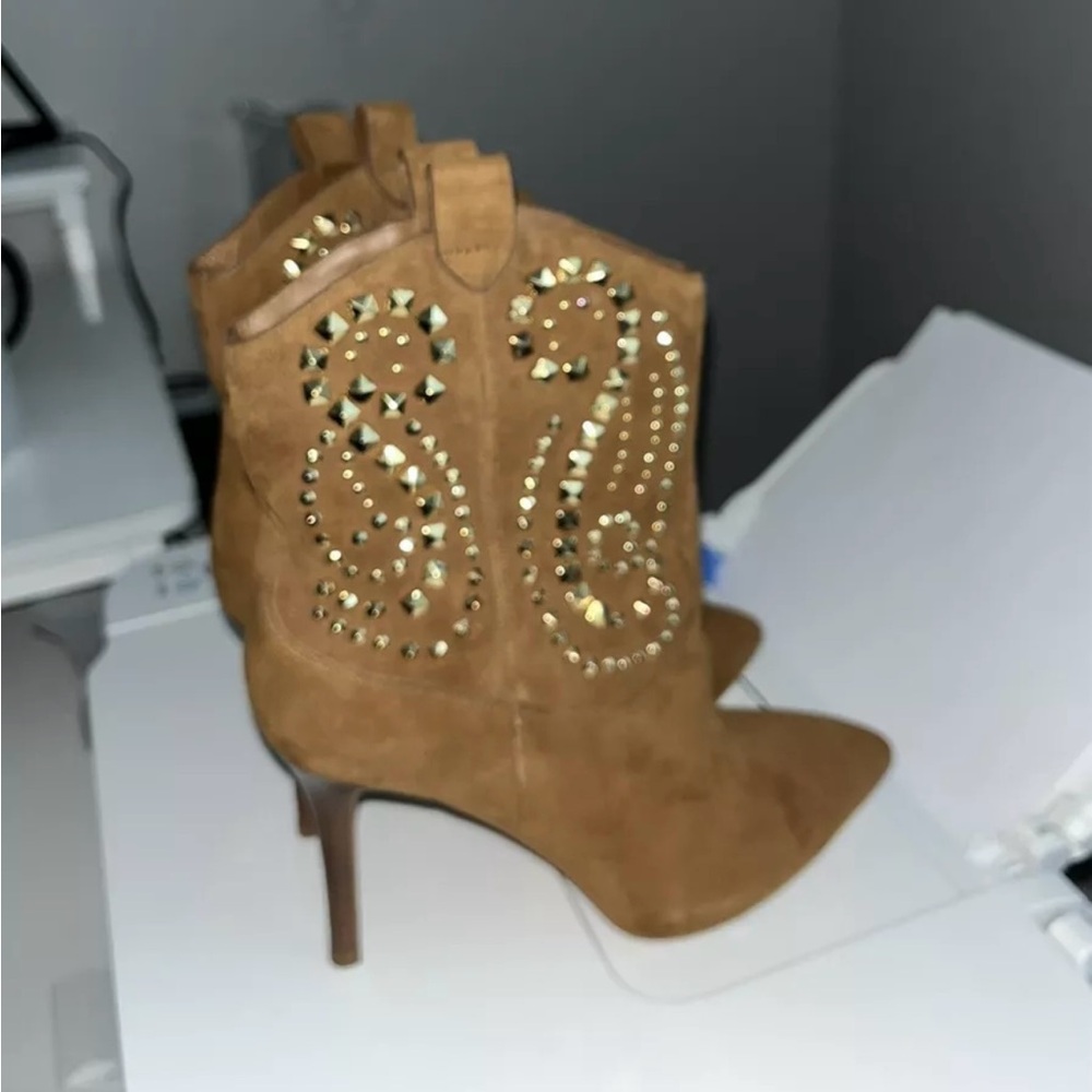 Michael Kors Reena Caramel Suede Studded Ankle Boots  Sz 6